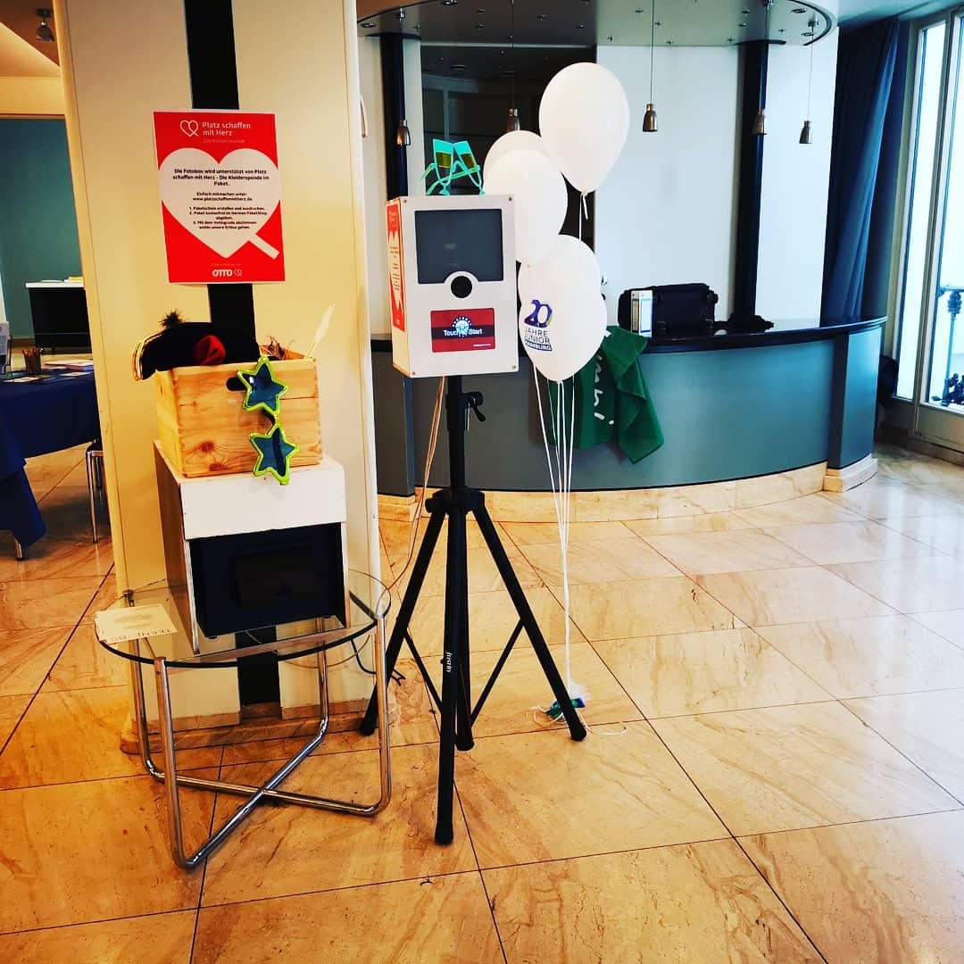 Offene Fotobox mit Hintergrund von Photomat Hamburg