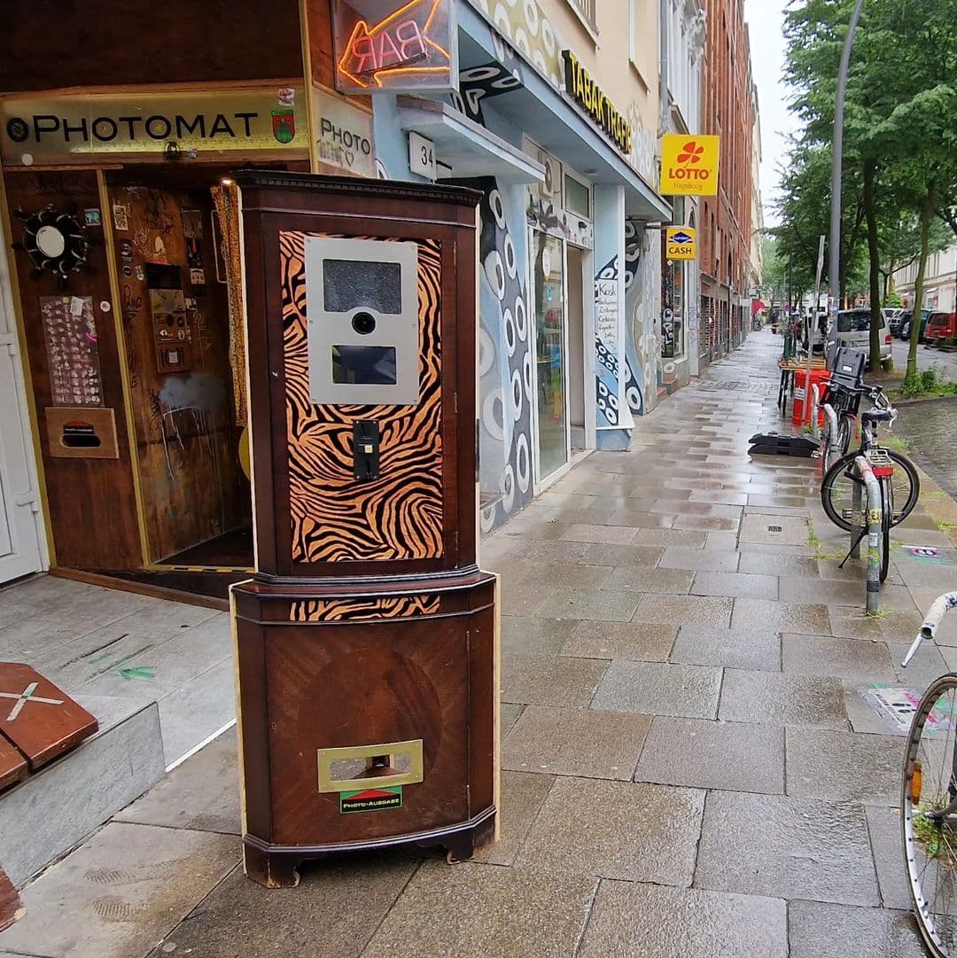 Kompakte Stand-Fotobox von Photomat Hamburg